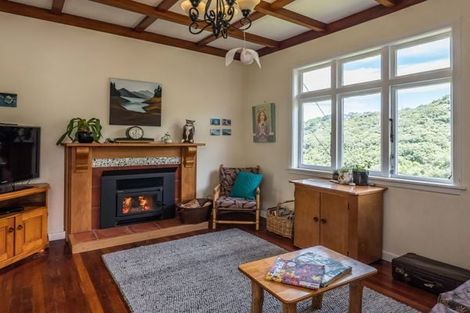 Photo of property in 175 Houghton Bay Road, Houghton Bay, Wellington, 6023