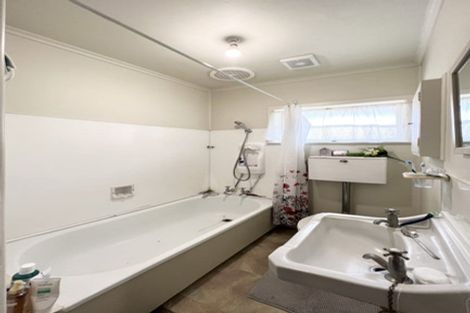 Photo of property in 1 Marsh Avenue, Forrest Hill, Auckland, 0620