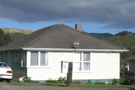 Photo of property in 30 Driver Crescent, Cannons Creek, Porirua, 5024