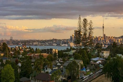 Photo of property in 1/24 Martin Crescent, Northcote, Auckland, 0627