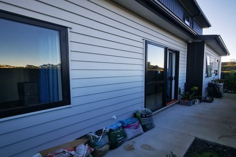 Photo of property in 33 Kotuitui Drive, Wainui, Silverdale, 0992