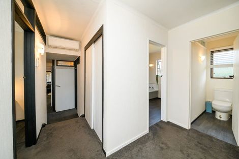 Photo of property in 6 Pukatea Place, Milson, Palmerston North, 4414