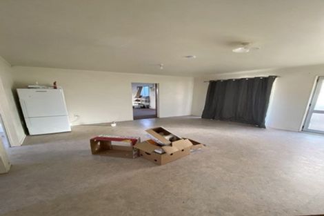 Photo of property in 11 Shamrock Lane, Te Atatu Peninsula, Auckland, 0610