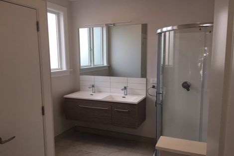 Photo of property in 33 Riddlers Crescent, Petone, Lower Hutt, 5012