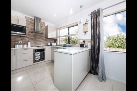 Photo of property in 22 Ashmere Lane, Weymouth, Auckland, 2103