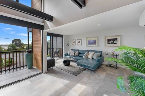 Photo of property in 2/80 Mccormacks Bay Road, Mount Pleasant, Christchurch, 8081