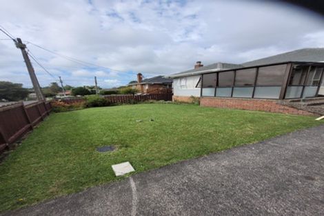 Photo of property in 15 Tiki Street, New Lynn, Auckland, 0600