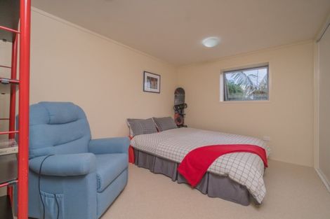 Photo of property in 16 Kiwi Esplanade, Mangere Bridge, Auckland, 2022