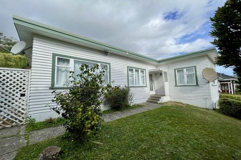 Photo of property in 46 Hinau Street, Tawa, Wellington, 5028