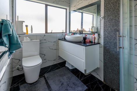 Photo of property in 5 Sherpa Place, Massey, Auckland, 0614