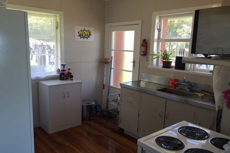 Photo of property in 3 Salford Street, Newlands, Wellington, 6037