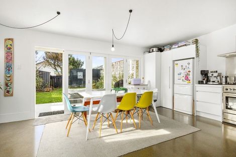 Photo of property in 129 Onepu Road, Lyall Bay, Wellington, 6022