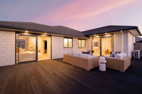 Photo of property in 8 Faber Place, Rototuna North, Hamilton, 3210