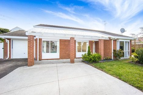 Photo of property in 3 Lanier Place, Glendene, Auckland, 0602
