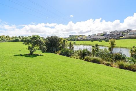 Photo of property in 12 Mediterranean Way, Goodwood Heights, Auckland, 2105