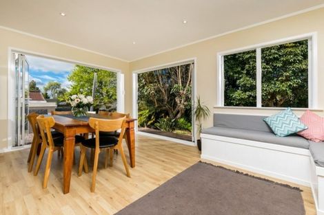 Photo of property in 52 Normanton Street, Glenfield, Auckland, 0629