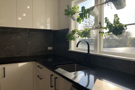 Photo of property in 2/39 Esmonde Road, Takapuna, Auckland, 0622