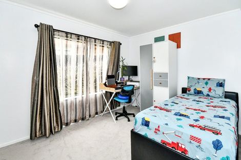 Photo of property in 21 Rosemead Place, Randwick Park, Auckland, 2105