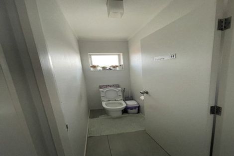 Photo of property in 1/212 Te Atatu Road, Te Atatu South, Auckland, 0610