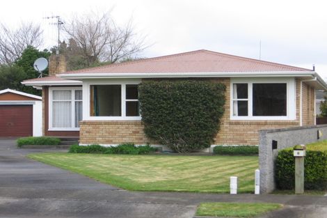 Photo of property in 8 Athlone Place, Hokowhitu, Palmerston North, 4410