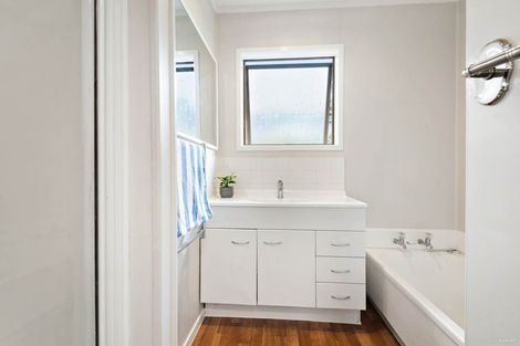 Photo of property in 111 Becroft Drive, Forrest Hill, Auckland, 0620