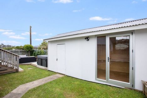 Photo of property in 23 Cara Crescent, Paparangi, Wellington, 6037