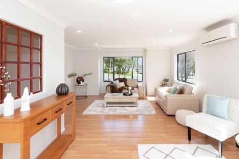 Photo of property in 52 Baverstock Road, Flat Bush, Auckland, 2016