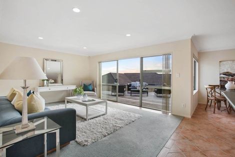 Photo of property in 11 Conacher Close, East Tamaki Heights, Auckland, 2016