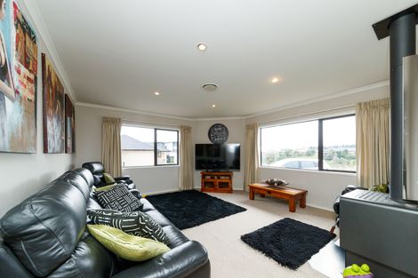 Photo of property in 33 Silkwood Place, Fitzherbert, Palmerston North, 4410