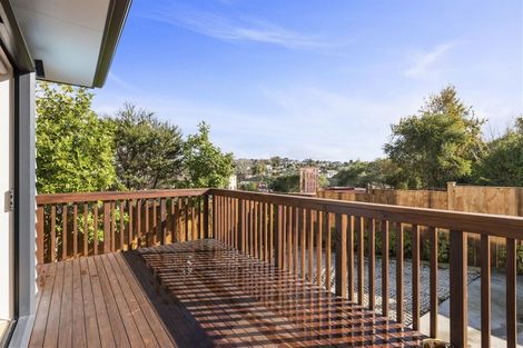 Photo of property in 2/8 Dallinghoe Crescent, Milford, Auckland, 0620