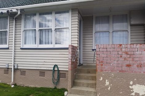 Photo of property in 90-92 Strand Crescent, Naenae, Lower Hutt, 5011