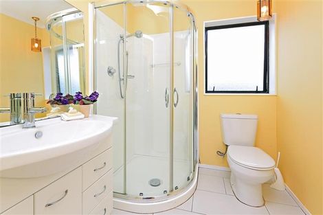 Photo of property in 2/5 Fieldstone Court, Northpark, Auckland, 2013