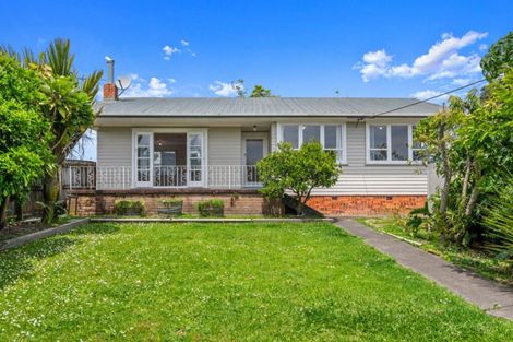 Photo of property in 71 Sylvan Crescent, Te Atatu South, Auckland, 0610