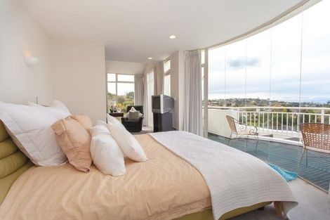 Photo of property in 34 King Richard Place, Browns Bay, Auckland, 0630