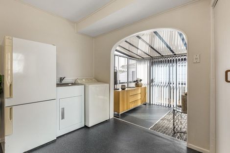 Photo of property in 2 Beazley Place, Glendene, Auckland, 0602