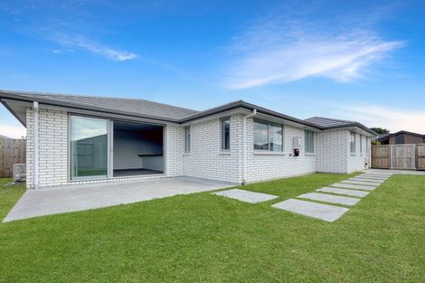 Photo of property in 2/4 Bostonkip Crescent, Fitzroy, Hamilton, 3282