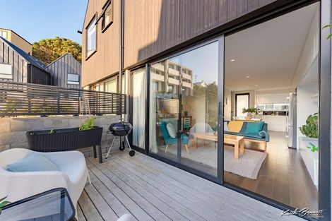 Photo of property in 4 Jean Caldwell Way, Island Bay, Wellington, 6023