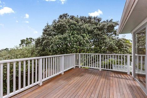 Photo of property in 4 Longfellow Parade, Glen Eden, Auckland, 0604