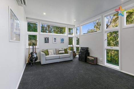 Photo of property in 14 Pomare Road, Tirohanga, Lower Hutt, 5010