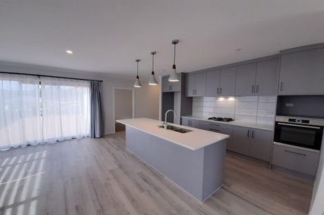 Photo of property in 16 Jane Maree Road, Kumeu, 0810