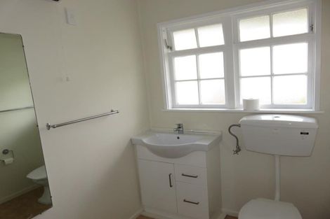 Photo of property in 1a Thurleigh Grove, Karori, Wellington, 6012