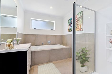 Photo of property in 14 Couldrey Crescent, Red Beach, 0932