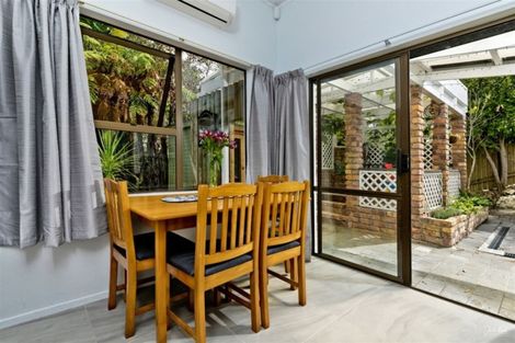 Photo of property in 84 Grassmere Road, Henderson Valley, Auckland, 0612