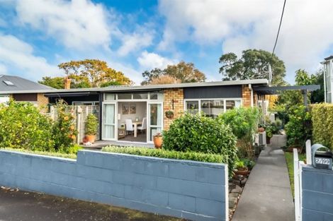 Photo of property in 2/99 Vauxhall Road, Devonport, Auckland, 0624