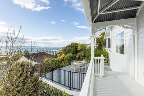 Photo of property in 123 Chaucer Road North, Hospital Hill, Napier, 4110