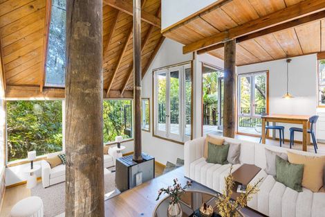 Photo of property in 40 Otitori Bay Road, Titirangi, Auckland, 0604