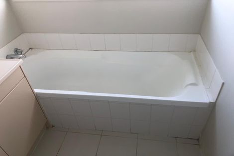 Photo of property in 15 Matilda Place, Weymouth, Auckland, 2103