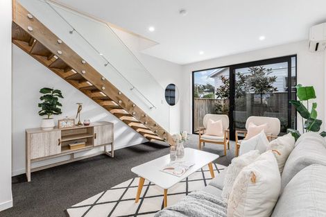 Photo of property in 12/20 Trent Street, Island Bay, Wellington, 6023