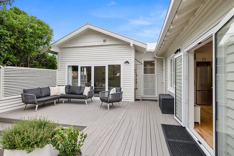 Photo of property in 66 Paynters Avenue, Strandon, New Plymouth, 4312