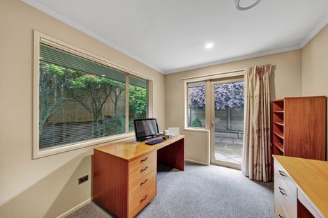 Photo of property in 2 Orlando Close, Frankleigh Park, New Plymouth, 4310